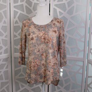 Rose + Olive Womens Top Size Medium Pink & Gray Floral Back Buttons 3/4 Sleeve